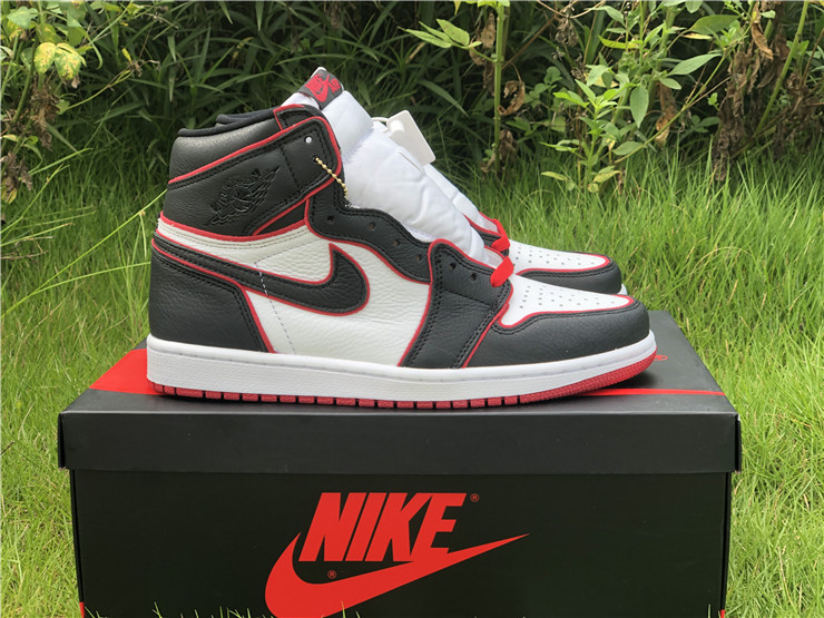 AIR JORDAN 1 RETRO HIGH OG BLOODLINE – 555088 062